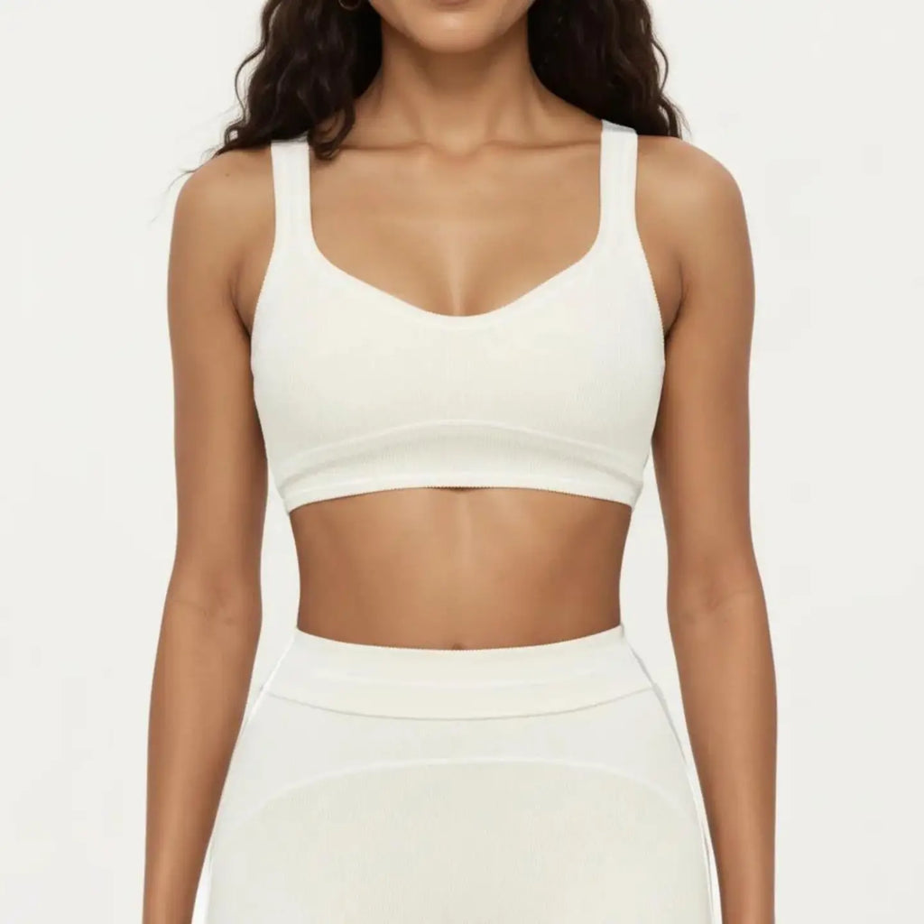 RIBBED FITTED SPORTS BRA TOP WITH SCOOP NECK CONTRAST TRIM AND MEDIUM SUPPORT