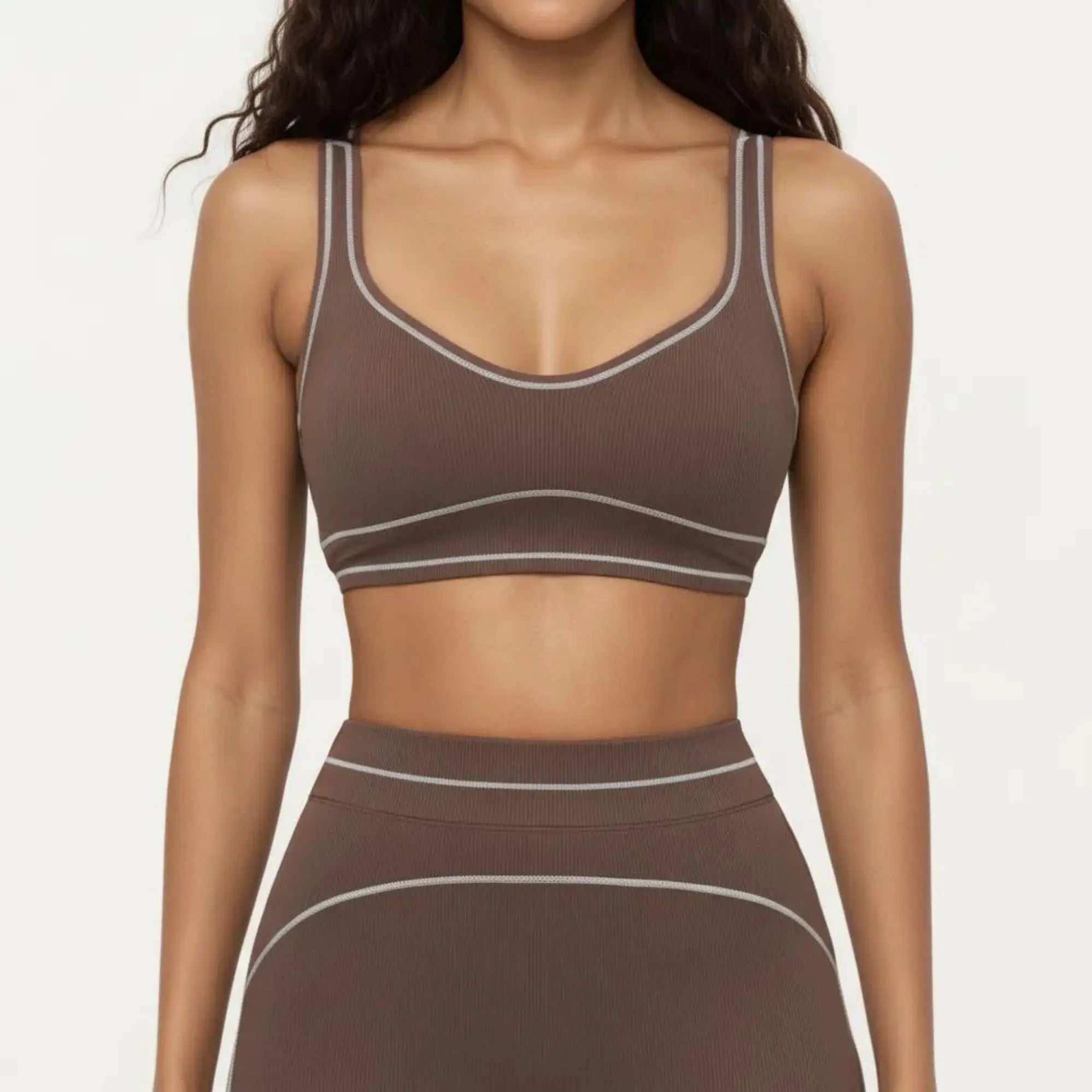 RIBBED FITTED SPORTS BRA TOP WITH SCOOP NECK CONTRAST TRIM AND MEDIUM SUPPORT