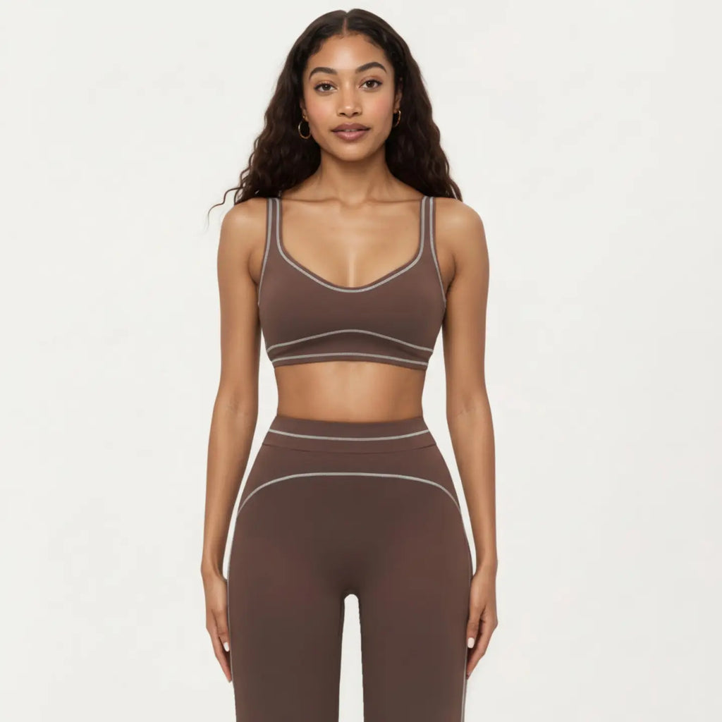 RIBBED FITTED SPORTS BRA TOP WITH SCOOP NECK CONTRAST TRIM AND MEDIUM SUPPORT