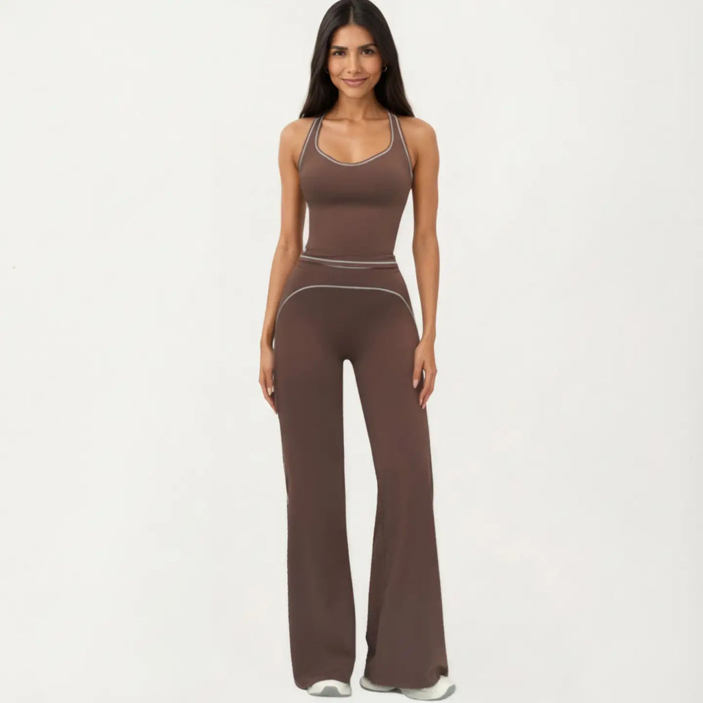 SLEEVELESS FITTED ACTIVE TANK WITH SCOOP NECK CONTRAST TRIM AND SMOOTH STRETCH FABRIC